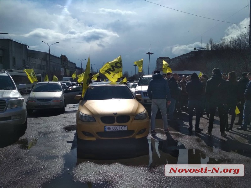 В Николаеве «евробляхеры» провели автопробег за льготную растаможку авто
