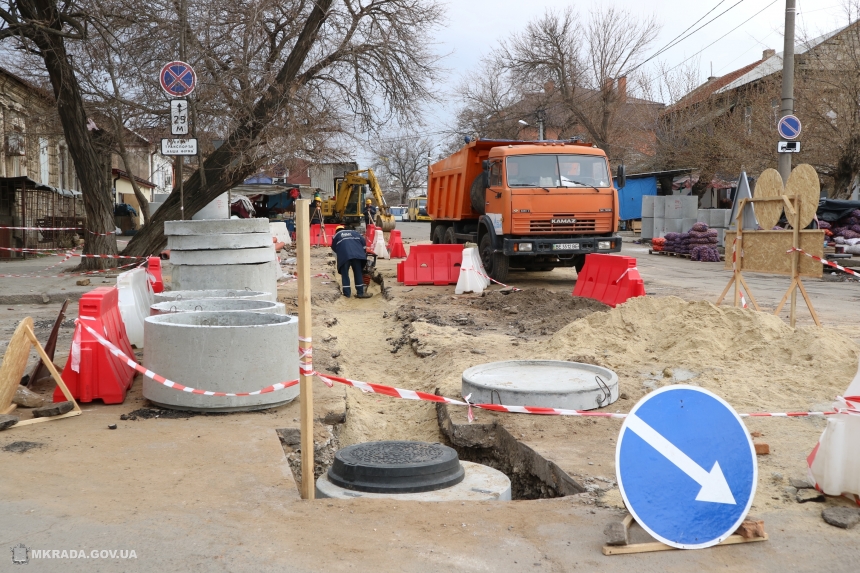Цивилизация близко: в Николаеве у Центрального рынка начали укладывать ...