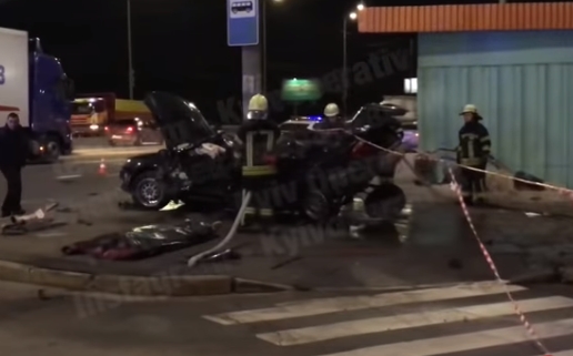 В Киеве водитель Subaru устроил смертельное ДТП, выполняя "шашки" на скорости. ВИДЕО