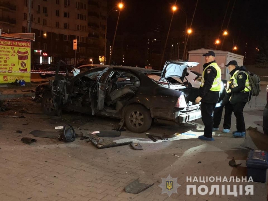 В Голосеевском районе Киева взорвался автомобиль, есть пострадавший