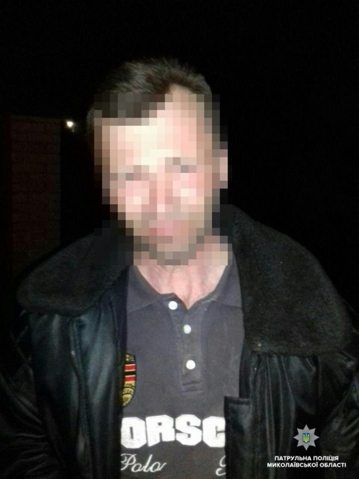 В Николаеве пьяный мужчина стрелял по людям и пытался дать взятку патрульным 