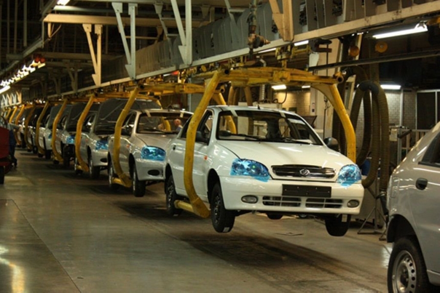 Производство автомобилей в Украине сократилось на треть