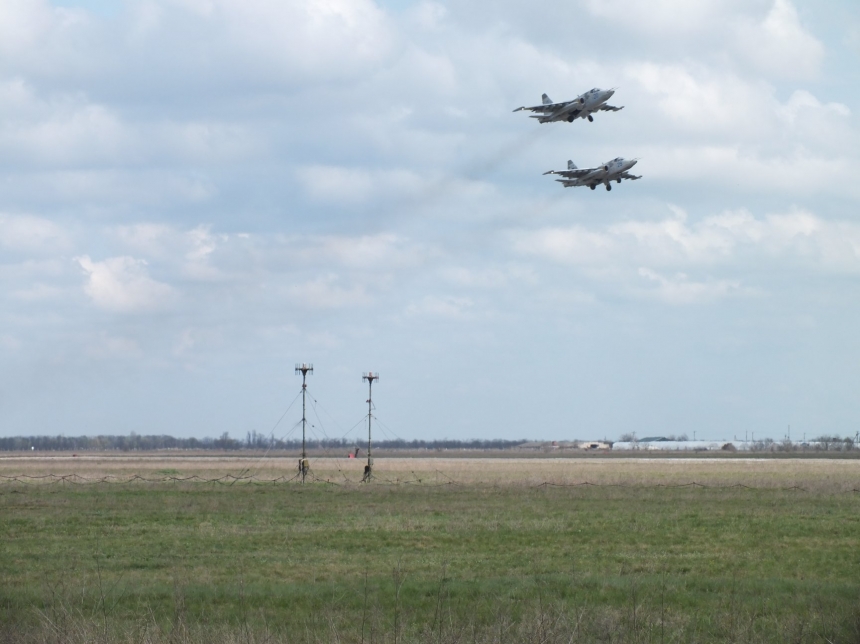 Николаевские летчики рассекали небесные просторы на Су-25. ФОТОРЕПОРТАЖ