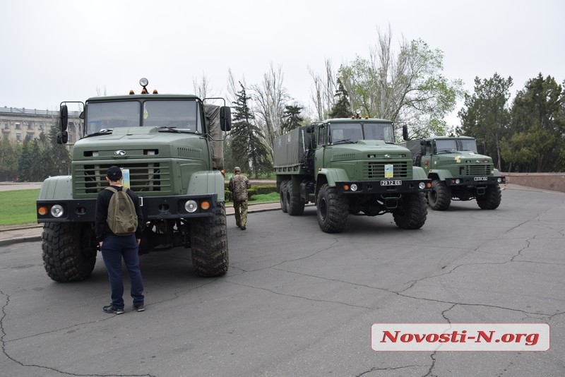 Мы — боги войны: на главной площади Николаева проходит выставка военной техники