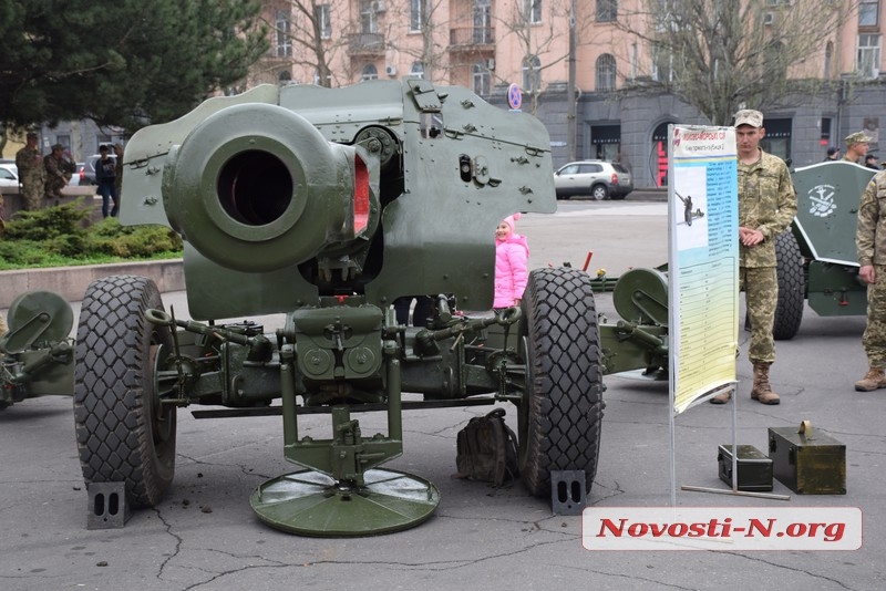 Мы — боги войны: на главной площади Николаева проходит выставка военной техники