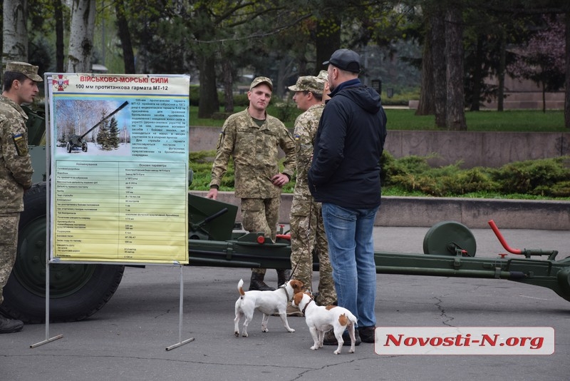 Мы — боги войны: на главной площади Николаева проходит выставка военной техники