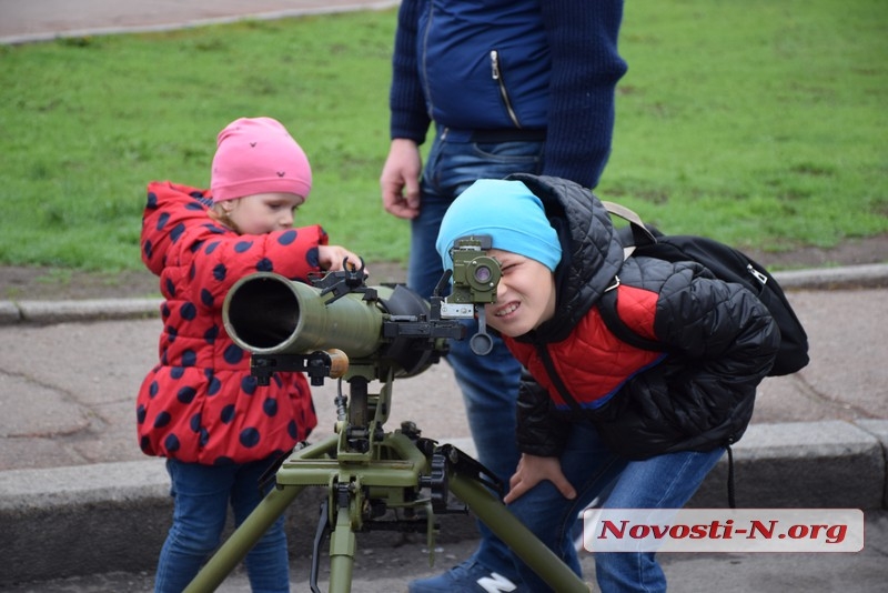 Мы — боги войны: на главной площади Николаева проходит выставка военной техники