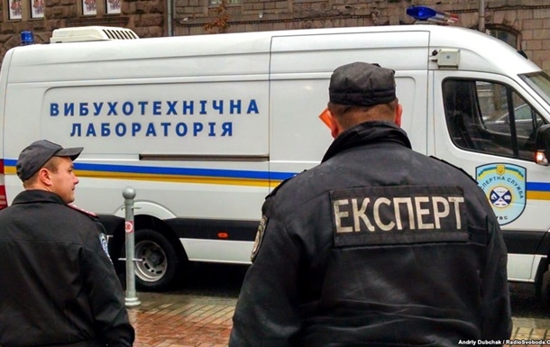  В центре Киева эвакуируют людей из ТЦ из-за «минирования»