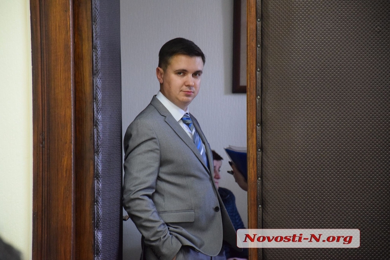 Директор николаевского ЦПАУ получает каждый месяц зарплату в 60 тысяч гривен