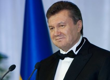 Виктор Янукович в Крыму принимает поздравления по случаю 61-го дня рождения