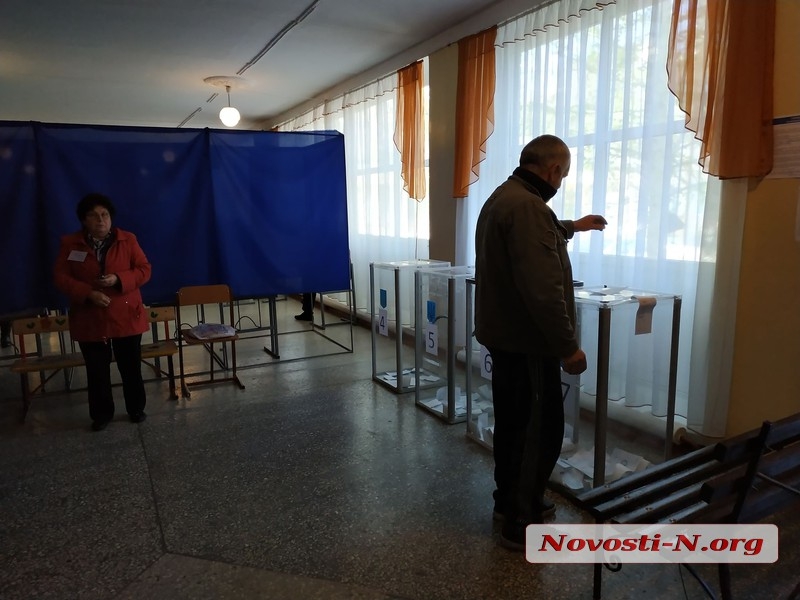 В Николаеве на половине избирательных участков наблюдателей нет вообще, - КИУ