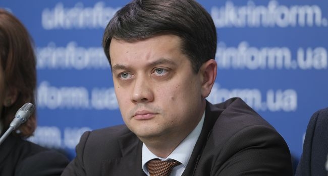 Первым шагом Зеленского станет снятие депутатской неприкосновенности, - Разумков