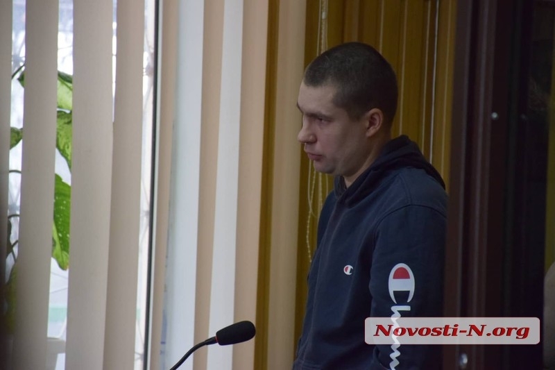 В Николаеве подозреваемый в убийстве попросил судей отпустить его к детям 