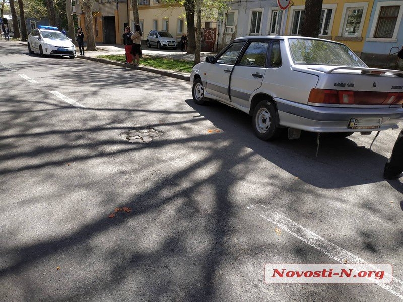 Появилось видео, как автомобиль сбил 9-летнюю девочку возле школы в Николаеве