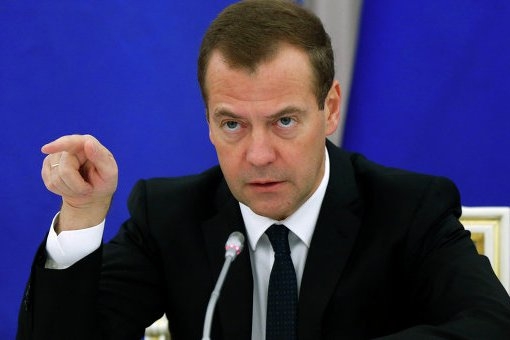 Медведев приказал за неделю найти тех, кто загрязняет российскую нефть