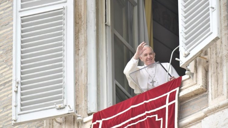 Папа Римский поздравил православных с Пасхой