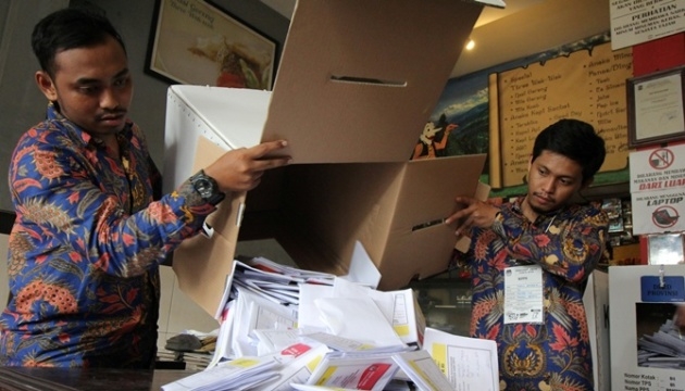 Количество погибших от переутомления на выборах в Индонезии превысило 270 человек