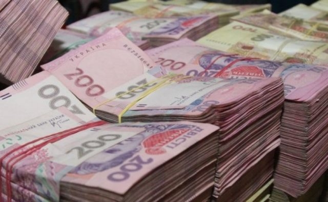 Стало известно, сколько украинцев задекларировали доход более миллиарда гривен