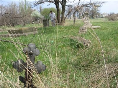 На старом кладбище в центре Николаева обнаружен труп