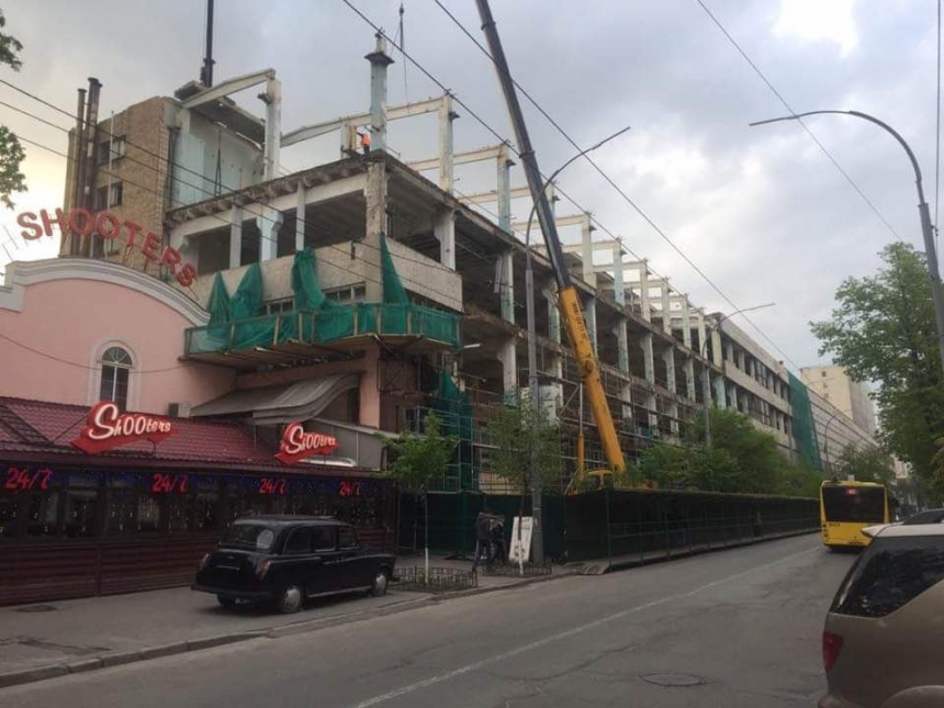 В Киеве демонтируют здание знаменитого завода «Арсенал»