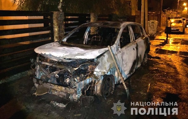 Секретарю Ровненского горсовета сожгли автомобиль