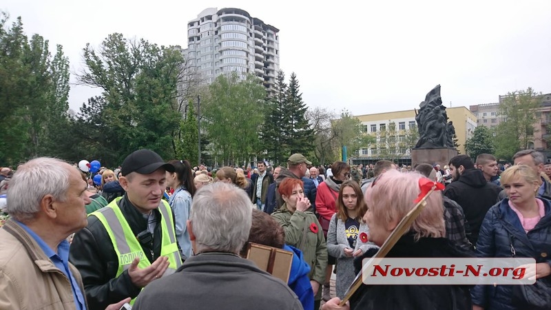 У николаевцев из запрещенной символики — только пилотки с серпом и молотом: возникали конфликты