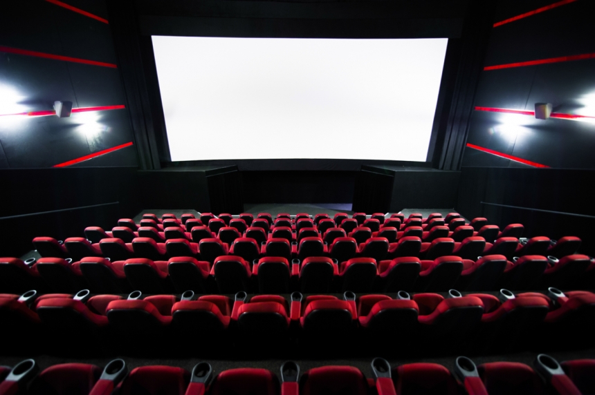 В Украине впервые будут судить «пирата», который снимал премьерные показы фильмов в кинотеатрах