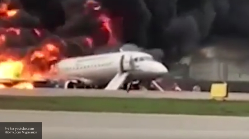 Появилось новое видео аварийной посадки SSJ 100 в Шереметьево