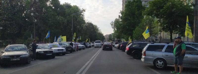 В Киеве водители «евроблях» требуют продлить растаможку 