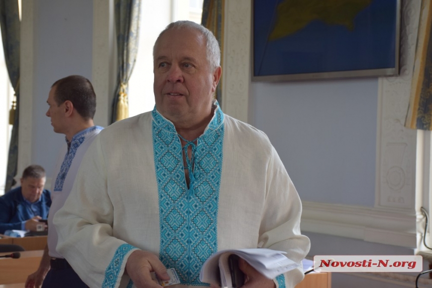 Как в Николаеве депутаты и чиновники в День вышиванки пришли в украинских рубахах  