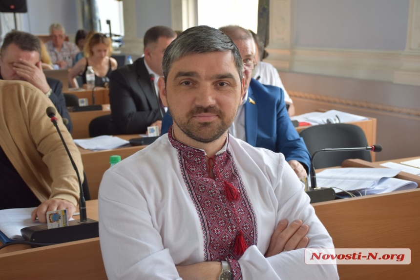 Как в Николаеве депутаты и чиновники в День вышиванки пришли в украинских рубахах  