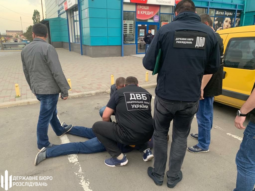 Следователя полиции на Николаевщине задержали за взятку по делу о взятке