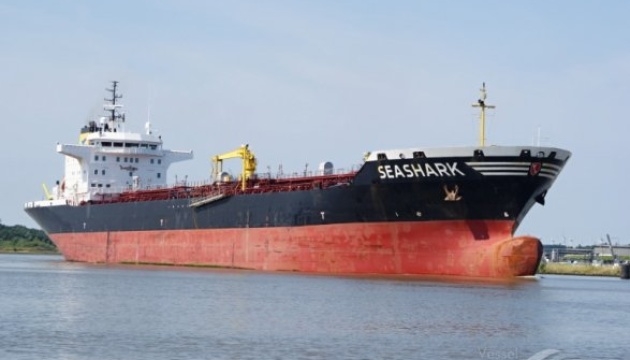 В Египте военные удерживают танкер, на борту 17 украинцев