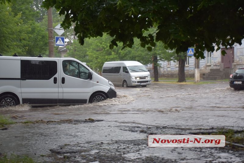 Пользователи делятся последствиями сильного ливня в Николаеве