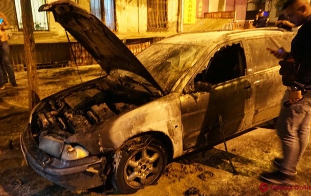 В Одессе активисту в четвертый раз подожгли автомобиль