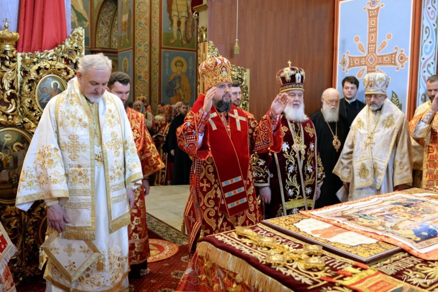 Патриарх Филарет пришел на совместную молитву с митрополитом Епифанием