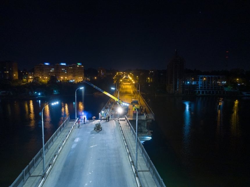 Ночью в Николаеве разводили Варваровский мост для ремонта. ФОТО