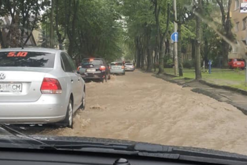 На Львов обрушилась стихия: центр города затопило. ВИДЕО