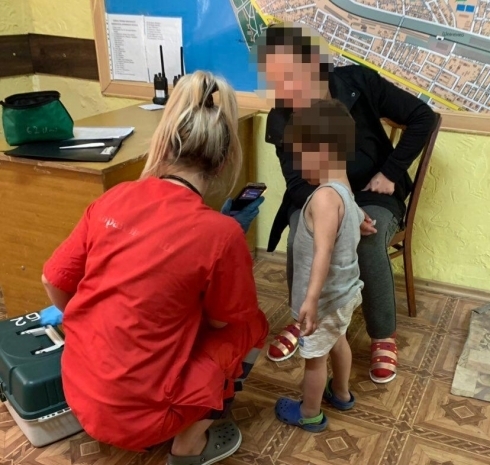 В Одессе обнаружили ребенка, проживающего в самодельной палатке