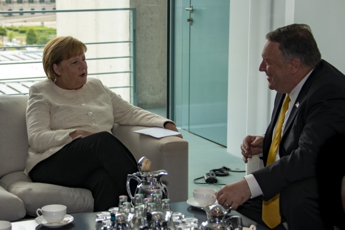 Меркель и Помпео обсудили поддержку и помощь Украине, - Госдеп