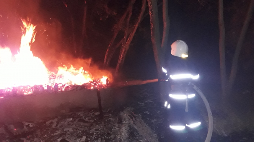 На территории пансионата в Очакове сгорел деревянный дом