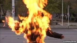 В Ужгороде пенсионер пытался сжечь себя перед зданием прокуратуры