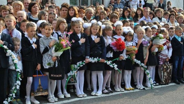 Родители украинских школьников бунтуют против школьной формы