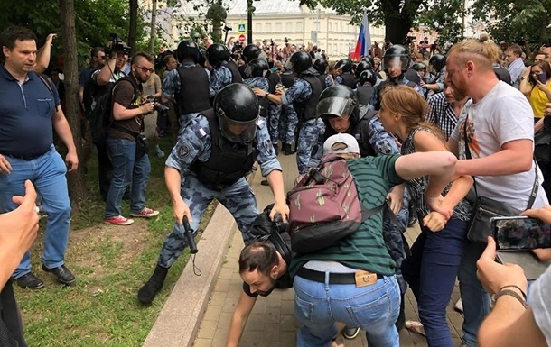 В Москве задержаны более 200 участников несанкционированного митинга. ВИДЕО