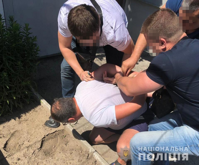 На Днепропетровщине задержали грабителя, «охотившегося» на одиноких украинок с сайтов знакомств