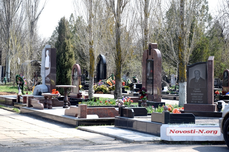 Умереть станет дороже: в Николаеве подорожает копание могил
