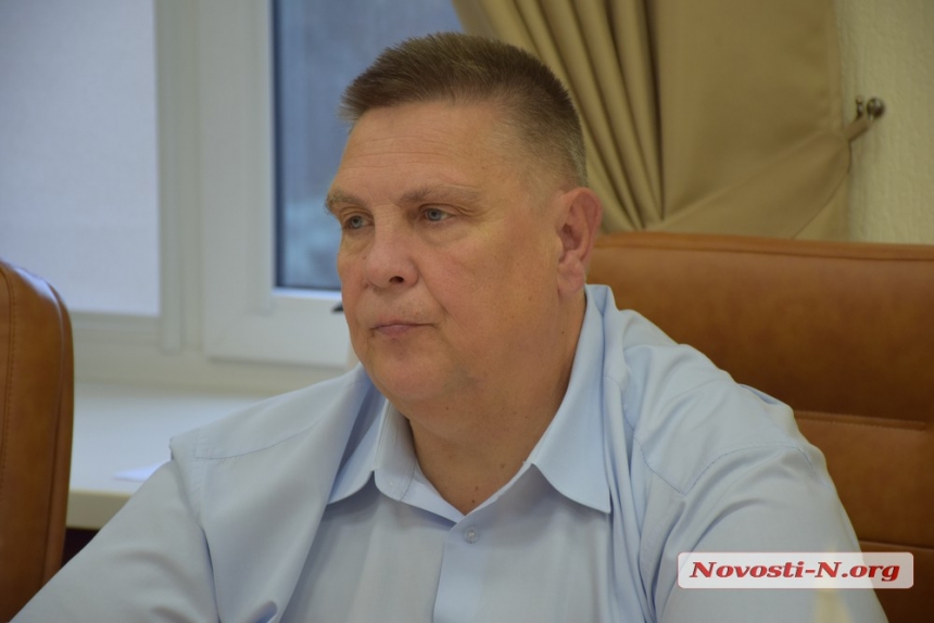 Депутаты рекомендуют Сенкевичу пресечь расклейку рекламы наркотиков на подъездах