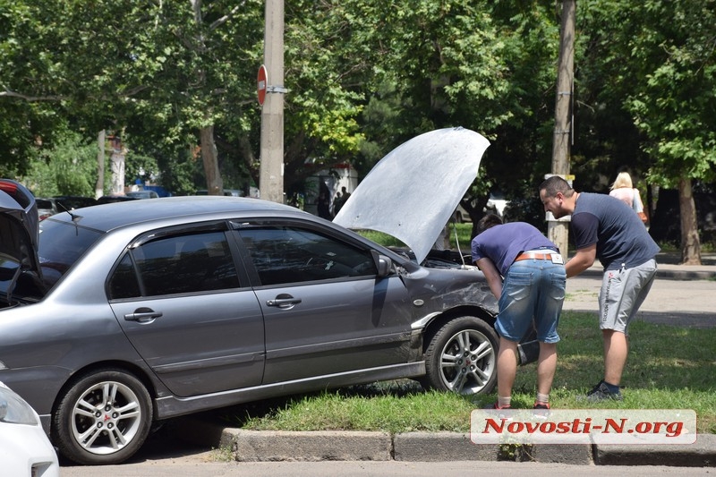 Ð ÑÐµÐ½ÑÑÐµ ÐÐ¸ÐºÐ¾Ð»Ð°ÐµÐ²Ð° Mitsubishi, Ð¾Ñ ÑÐ´Ð°ÑÐ° Chrysler, Ð²ÑÐ»ÐµÑÐµÐ» Ð½Ð° Ð±Ð¾ÑÐ´ÑÑ Ð¸ Ð·Ð°Ð´ÑÐ¼Ð¸Ð»ÑÑ 