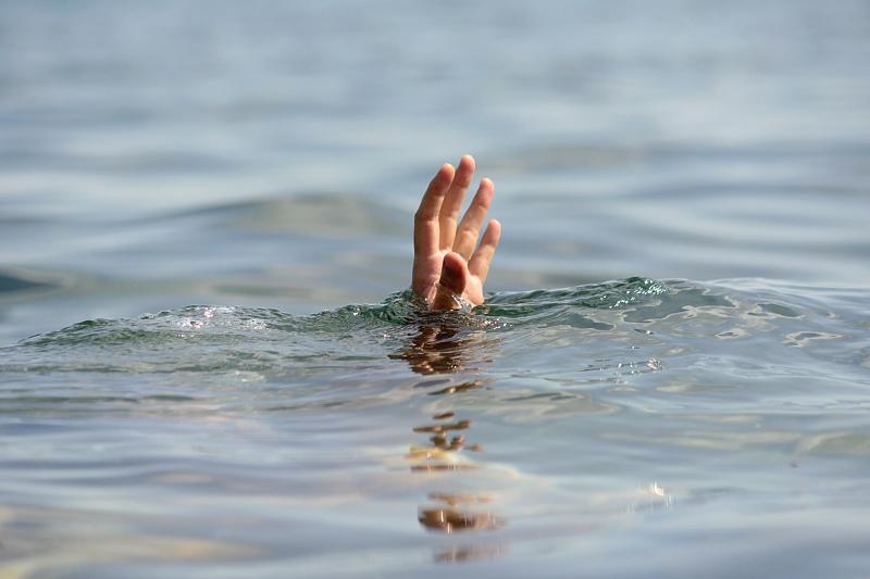 В Кирилловке отец утонул во время попытки спасти своих детей, которых унесло от берега 