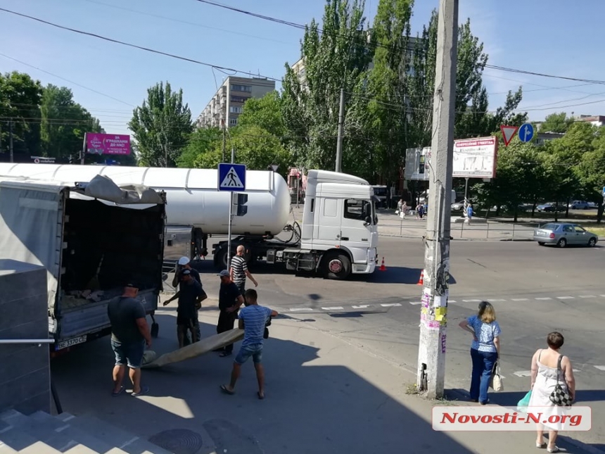 Ð ÑÐµÐ½ÑÑÐµ ÐÐ¸ÐºÐ¾Ð»Ð°ÐµÐ²Ð° ÑÐµÐ´ÐµÐ»ÑÐ½ÑÐ¹ ÑÑÐ³Ð°Ñ ÑÑÐ¾Ð»ÐºÐ½ÑÐ»ÑÑ Ñ Ð¼Ð°ÑÑÑÑÑÐºÐ¾Ð¹